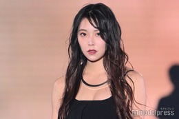 白間美瑠、美デコルテ大胆披露 SEXYランウェイで雰囲気ガラリ＜関西コレクション 2023 S／S＞ 画像