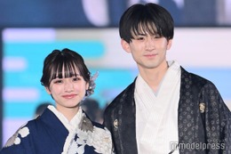 「今日好き」しゅんまや夫婦、大人びた和服姿で密着 19歳の重川茉弥「実感が湧いた」＜関西コレクション 2023 S／S＞ 画像