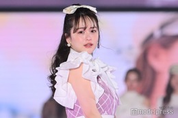 新婚のゆうこす、美脚披露 “幸せ全開”笑顔でランウェイ飾る＜関西コレクション 2023 S／S＞ 画像