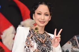 中島美嘉、再婚した夫について語る 祝福の声に深々とお辞儀も 画像