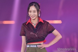 韓国出身“可愛すぎる美容系YouTuber”スプスプ、美腹筋チラリ スポーティコーデで登場＜GirlsAward 2023 S／S＞ 画像