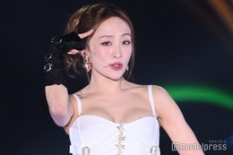 Aぇ! group佐野晶哉、KARA「ミスター」真似たギャグ披露 ニコルの反応が「微笑ましい」「可愛すぎ」と話題 画像