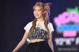 AKB48本田仁美、ほっそり腹筋チラリ「ザ・Y2K」コーデ 今注目の韓国カルチャーは？＜KCON×TGC＞ 画像