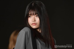 景井ひな、美脚輝くワントーン夏コーデ「可愛く大人っぽく」＜KCON×TGC＞ 画像