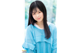 STU48鈴木彩夏、美しい黒髪映える爽やかコーデ披露 控えめな微笑みにキュン 画像