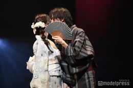 “交際6年・同棲3年”美男美女人気YouTuber・なのカップル、ステージでキス？仲良しぶりアピール＜GAKUSEI RUNWAY＞ 画像