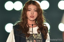 井手上漠、ブラックコーデ姿がかっこいい オレンジの差し色もポイント＜関西コレクション 2023 A／W＞ 画像
