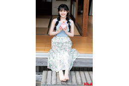 乃木坂46川崎桜、色白素肌が眩しい 「BOMB」表紙登場＜独占カットあり＞ 画像