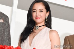 沢尻エリカ、4年ぶり近影公開に衝撃の声相次ぐ “金髪ポニーテール”姿が話題 画像