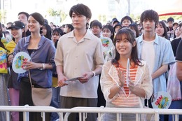 「真夏のシンデレラ」森七菜＆間宮祥太朗らがサプライズ撮影 四角関係のライブデートシーン 画像