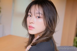 “朝倉未来発掘の美女”・美月、初写真集で水着初挑戦 こだわりのバストケア方法とは？金髪卒業の理由にも迫る＜モデルプレスインタビュー＞ 画像