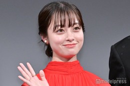 橋本環奈、“赤ずきんドレス”で登場「岩ちゃんだけキャーと言われると思った」歓声に安堵＜赤ずきん、旅の途中で死体と出会う。＞ 画像