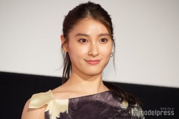 土屋太鳳、出産後初の近影 ドレスアップして外出「協力してくれた家族に感謝」 画像