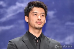 竹内涼真、鍛え抜かれた肉体美にファン釘付け「筋肉エグい」「バッキバキ」 画像