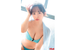 高崎かなみ、鮮やかな青水着で美バスト際立つ＜独占カットあり＞ 画像
