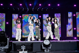 NewJeans、客席降臨で会場ざわめく 2023年彩る人気曲てんこ盛り＜MUSIC BANK GLOBAL FESTIVAL 2023＞ 画像