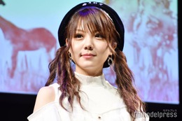 元モー娘。田中れいな、ミニ丈コーデで美脚大胆披露「スタイル良すぎ」「脚綺麗」と反響 画像