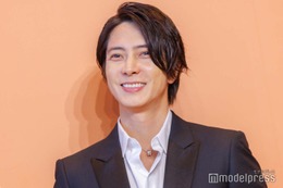 山下智久、寝顔公開でファン悶絶「美しい」「貴重な姿」 画像