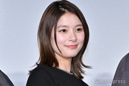 芳根京子、大胆スリット＆透けタイツで美脚披露 綾野剛の「紅」生歌唱を回顧＜カラオケ行こ！＞ 画像