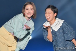 村山輝星「TGC」初出演で村重杏奈と手繋ぎランウェイ 投げキスも披露＜TGC しずおか 2024＞ 画像