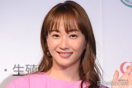 藤本美貴、娘2人との親子ショット公開「口元が似てる」「素敵な写真」と反響続々 画像