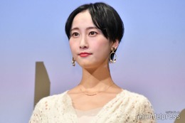 元日結婚発表の松井玲奈、左手薬指に指輪キラリ 着物姿のディズニーオフショットに「素敵です」「とっても可愛い」と反響続々 画像