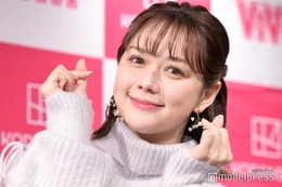 村重杏奈、ミニ丈でスラリ美脚輝く「スタイル良い」「脚綺麗」の声 画像