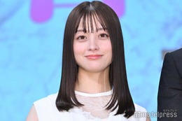 橋本環奈、裸足で美脚大胆披露 オフショットに「美しい」と反響 画像