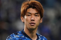 サッカー大迫勇也選手、美人妻との水着2ショットが話題 バキバキ腹筋に視線集中「ガン見した」「驚異のスタイル」 画像