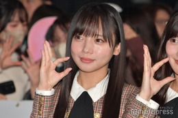 日向坂46齊藤京子、美デコルテチラリ 穴開きニット姿披露「美人さん」「可愛い」絶賛の声 画像