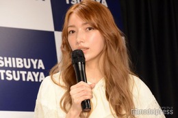 後藤真希、大きめTシャツ×白網タイツで太もも大胆魅せ「美しすぎる」「スタイル抜群」の声 画像