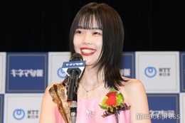 アイナ・ジ・エンド「キネマ旬報」新人女優賞に喜び 美背中ざっくりドレスで登場 画像