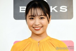 大原優乃、美谷間＆美脚輝く変形ドレス姿 オフショットに反響続々 画像