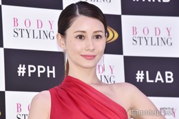 ダレノガレ明美、美ウエスト大胆披露「スタイル抜群」「かっこいい」の声 画像