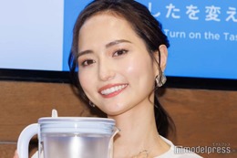 山賀琴子、シースルーホワイト衣装で登場 春にチャレンジしたいこと明かす 画像