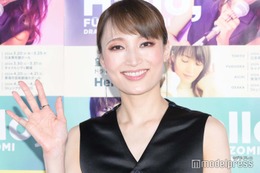 元宝塚雪組トップスター・望海風斗、アンジェラ・アキ復帰後初の提供楽曲に「すごく心が洗われた」美デコルテ見せで色気放つ＜Hello,＞ 画像