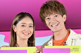 みちょぱ＆大倉士門夫婦、ハワイで挙式 密着バックハグ・美背中ざっくりドレス…ウエディングフォト公開に反響 画像