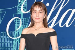 矢田亜希子、セーラー服でウエストちらり「スタイル抜群」「似合ってる」と話題 画像