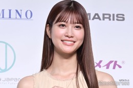 生見愛瑠、スリットから美脚ちらり「セクシー」「スタイル抜群」 画像