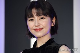 長澤まさみ バックの中身公開に反響続々「可愛すぎる」「ギャップ萌え」 画像