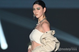 三吉彩花、大胆露出 ベアトップ＆ショートパンツで素肌輝く「やっと来れて本当に嬉しい」【TGC熊本2024】 画像