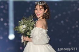 村重杏奈、ウエディングドレス姿で美デコルテ披露「いつか結婚することがあれば…」願望語る【TGC熊本2024】 画像