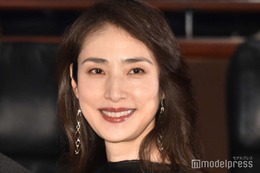 天海祐希、木村拓哉ら集結“男祭り”に興奮「バスの中ではしゃいじゃいました」ブラックドレスで美スタイル披露＜Believe－君にかける橋－＞ 画像