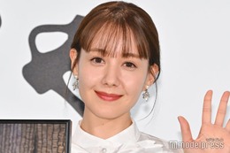 トリンドル玲奈、ミニ丈でスラリ美脚大胆披露「スタイル抜群」「お人形さんみたい」の声 画像