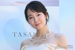 吉岡里帆、オフショルドレス姿が美しい メキシコ旅行の計画明かす「長期の休みを頂こうと思って」【TASAKI FLOATING SHELL】 画像