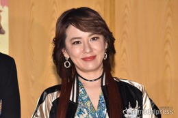 鈴木砂羽、金髪ベリーショート姿にイメチェン「美人でお似合い」「かっこいい」と反響 画像