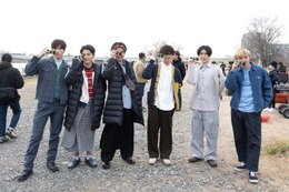 JO1＆FANTASTICS、チームワーク発揮の撮影裏側 映画「逃走中 THE MOVIE」新規場面＆メイキングカット解禁＜現場レポート＞ 画像