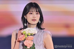 鶴嶋乃愛、ノースリワンピで肌見せ ポージングセンス光る【GirlsAward 2024 S／S】 画像