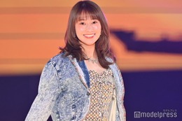 桜井玲香、爽やかトップスからデコルテチラ見せ 爽やかコーデ披露【GirlsAward 2024 S／S】 画像