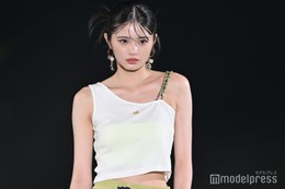 Girls2原田都愛、美デコルテ輝く 印象ガラリクールな表情【GirlsAward 2024 S／S】 画像